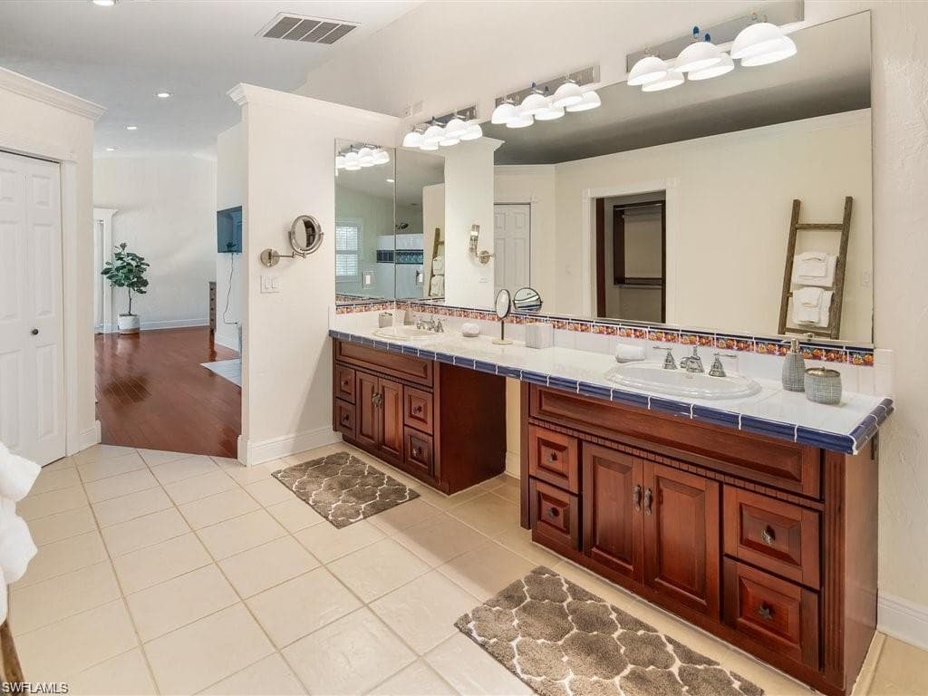 100 FAIRVIEW AVE-22