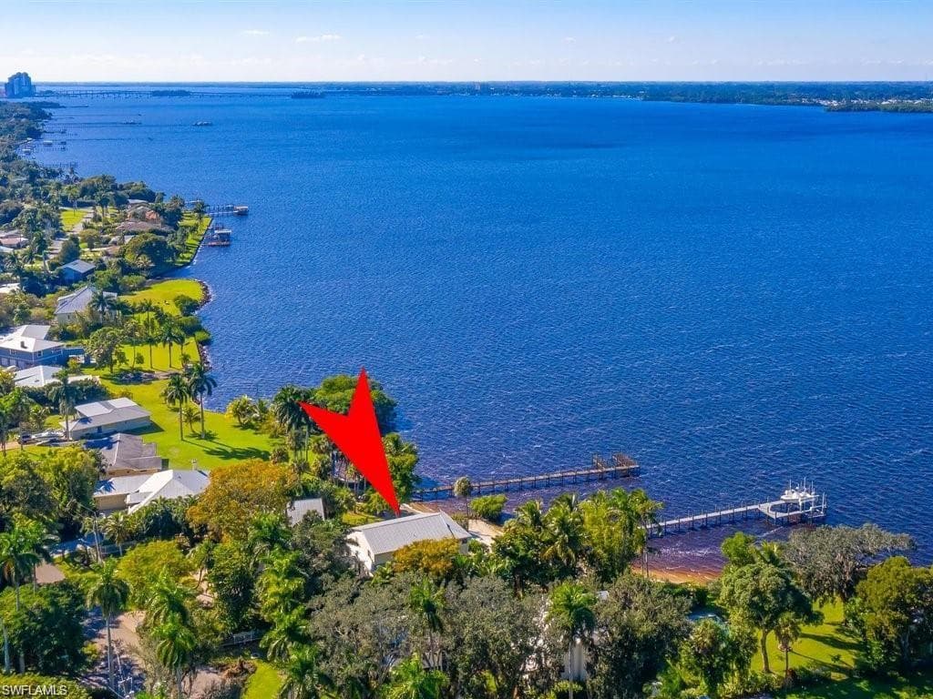 100 FAIRVIEW AVE-3