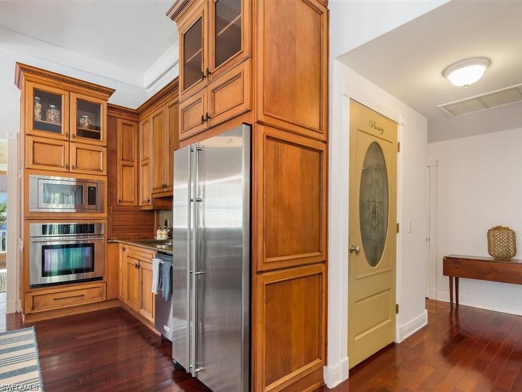 100 FAIRVIEW AVE-30