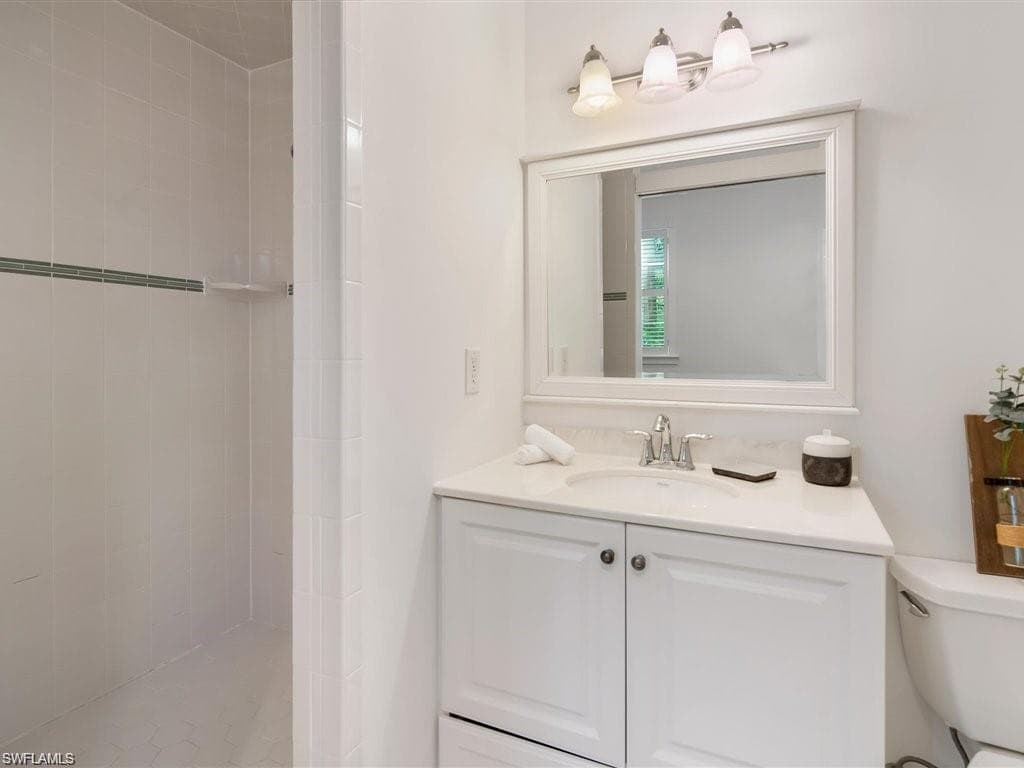 100 FAIRVIEW AVE-18