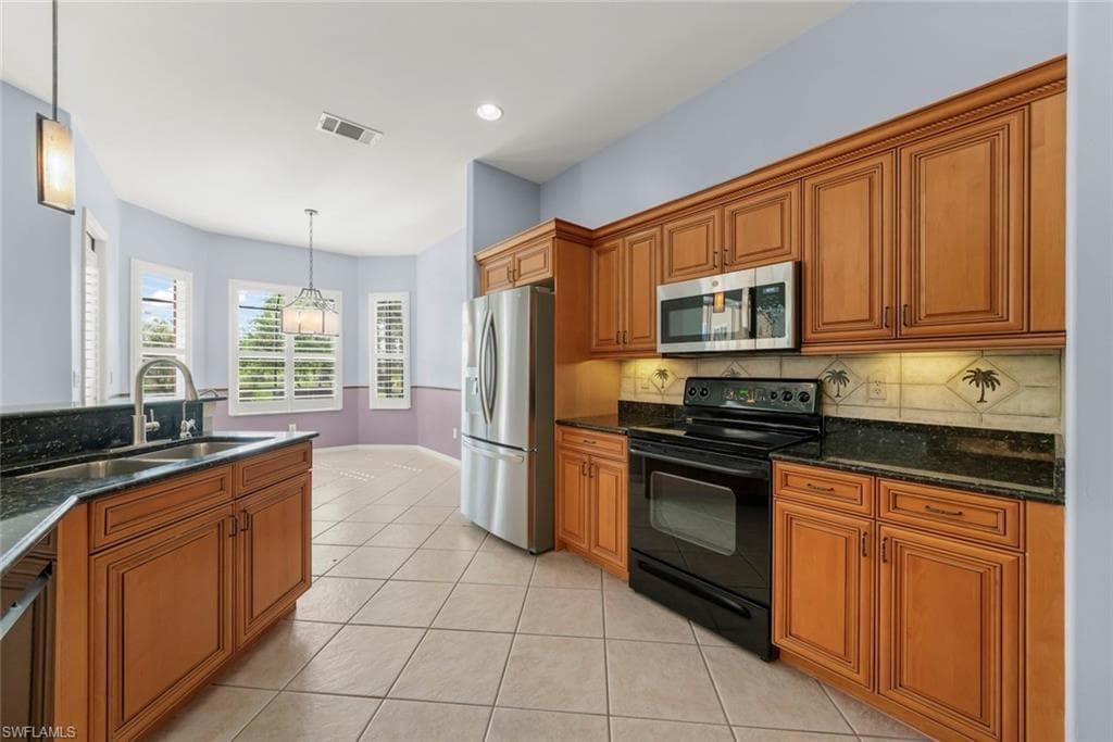 2165 Berkley WAY-27