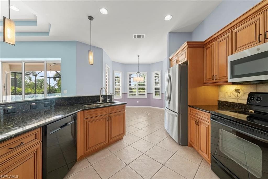 2165 Berkley WAY-26