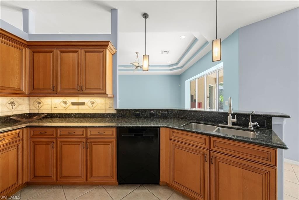 2165 Berkley WAY-25