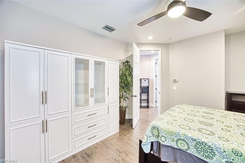 16018 Thorn Wood DR-34