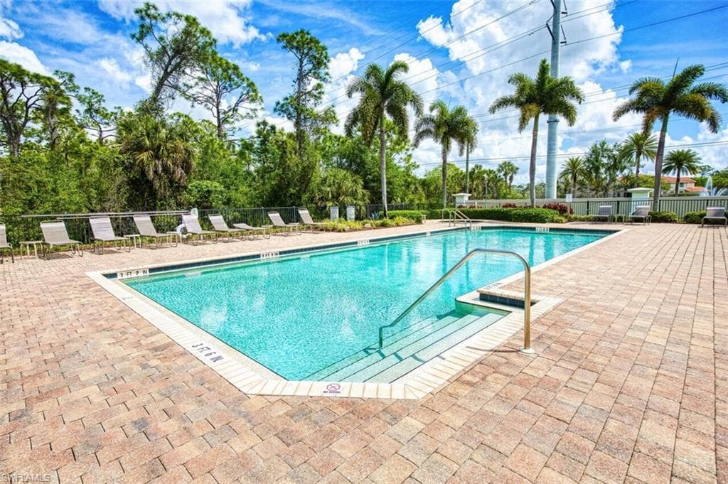 16018 Thorn Wood DR-42
