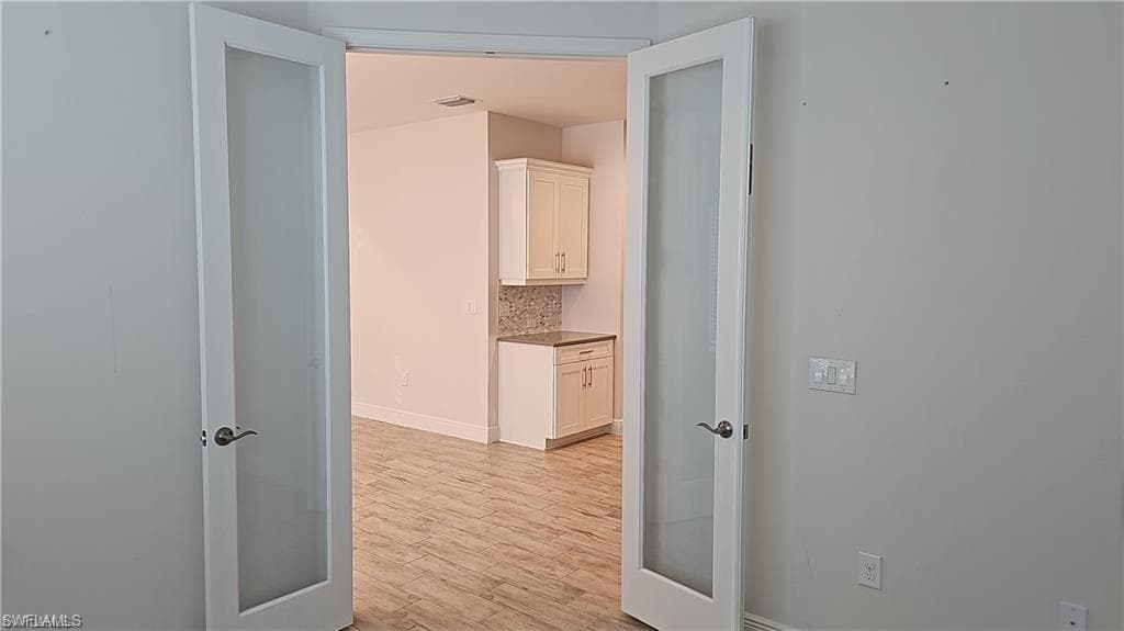 2305 Ariane DR-11