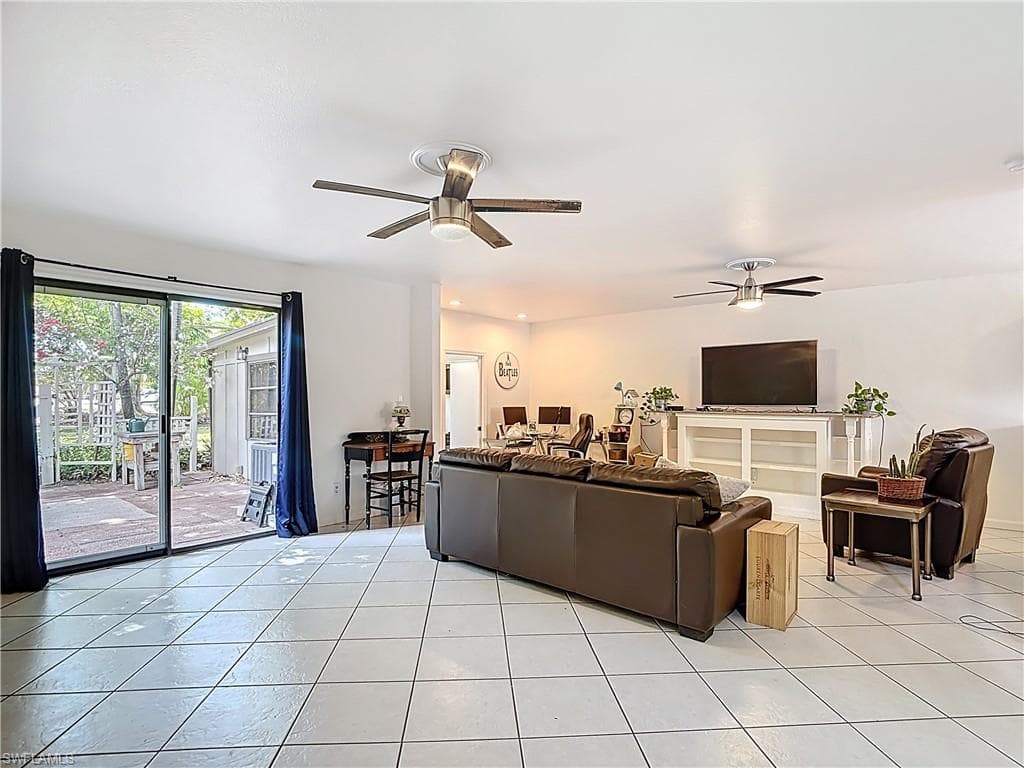 4293 Island CIR 4-13