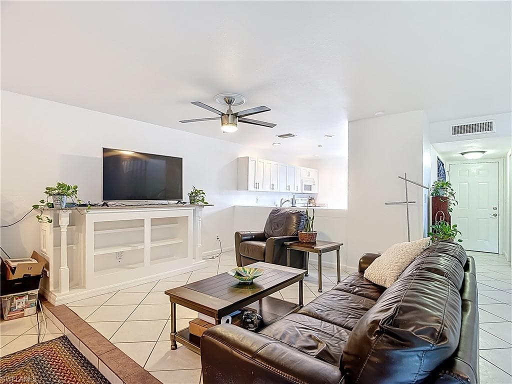 4293 Island CIR 4-17