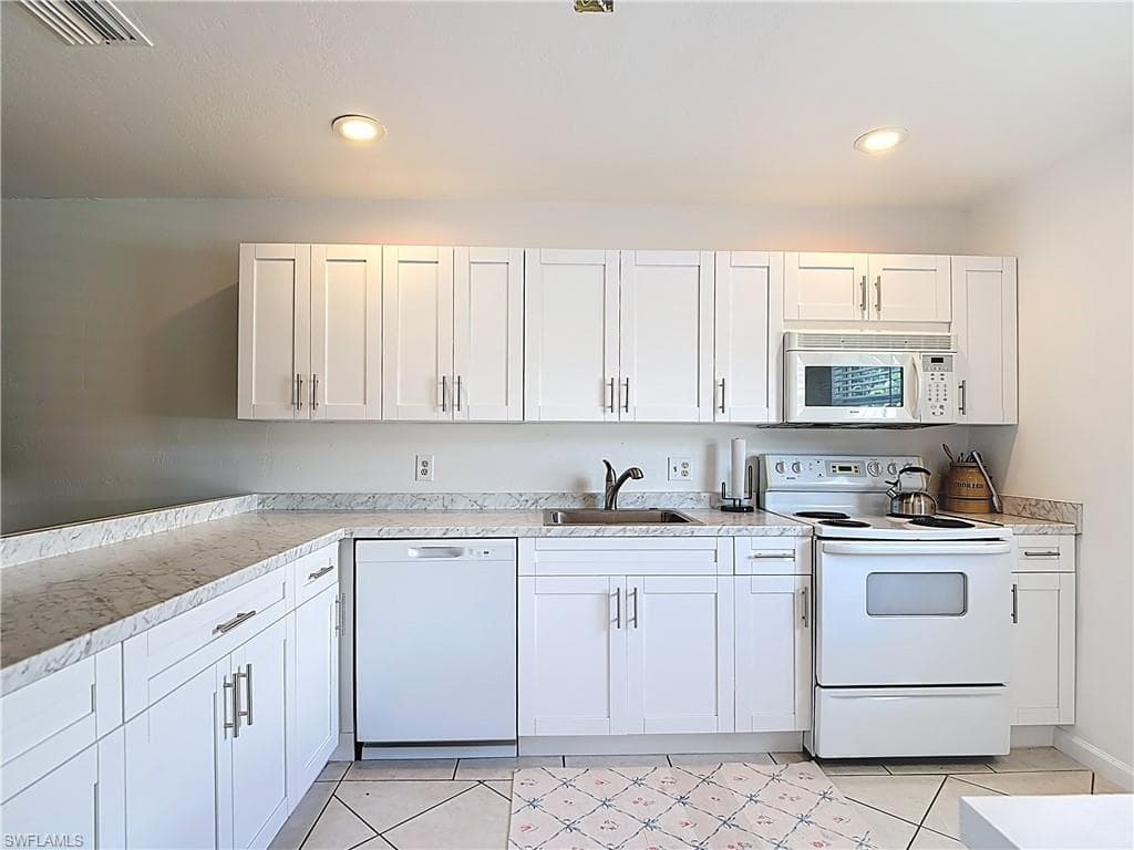 4293 Island CIR 4-7