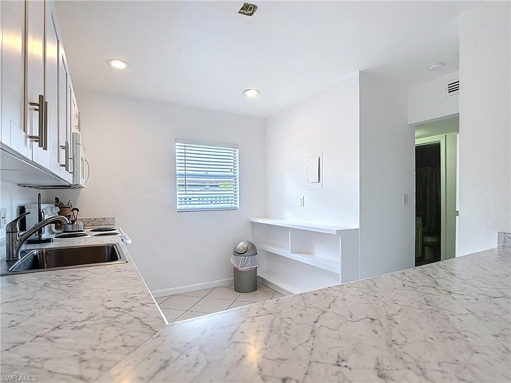 4293 Island CIR 4-11
