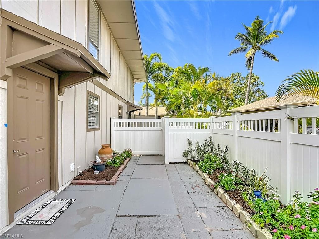 4293 Island CIR 4-4