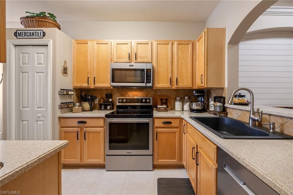 7900 Lake Sawgrass LOOP 4612-9