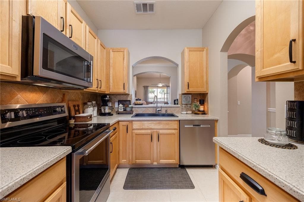 7900 Lake Sawgrass LOOP 4612-8