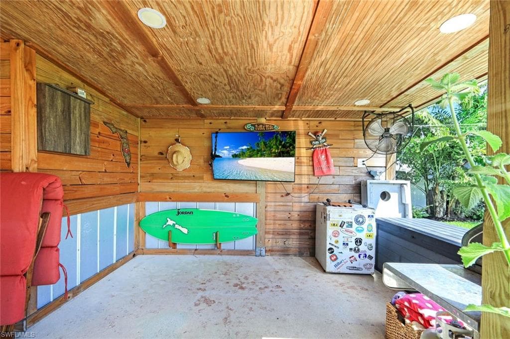 20621 Pine Tree LN-17