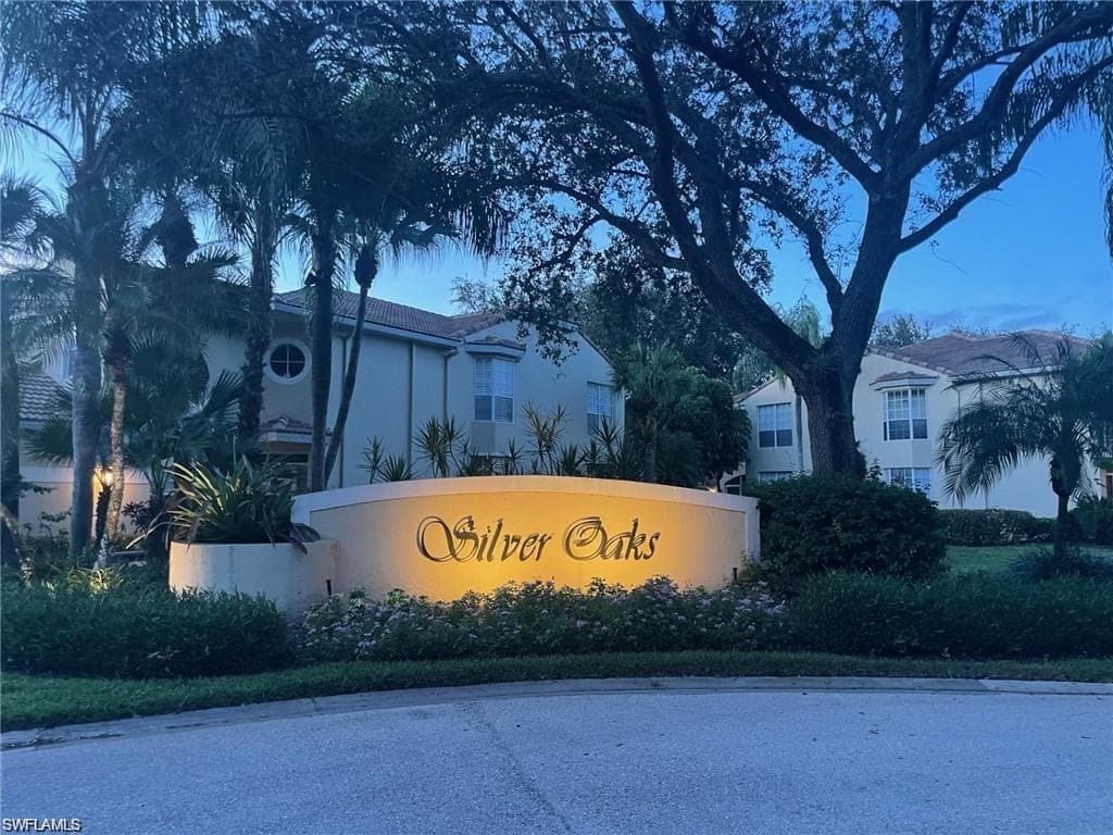 56 Silver Oaks CIR 102-6