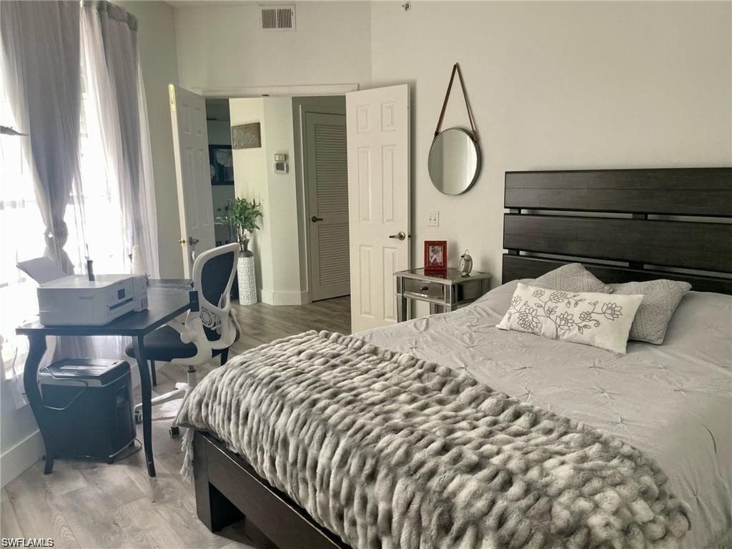 56 Silver Oaks CIR 102-5