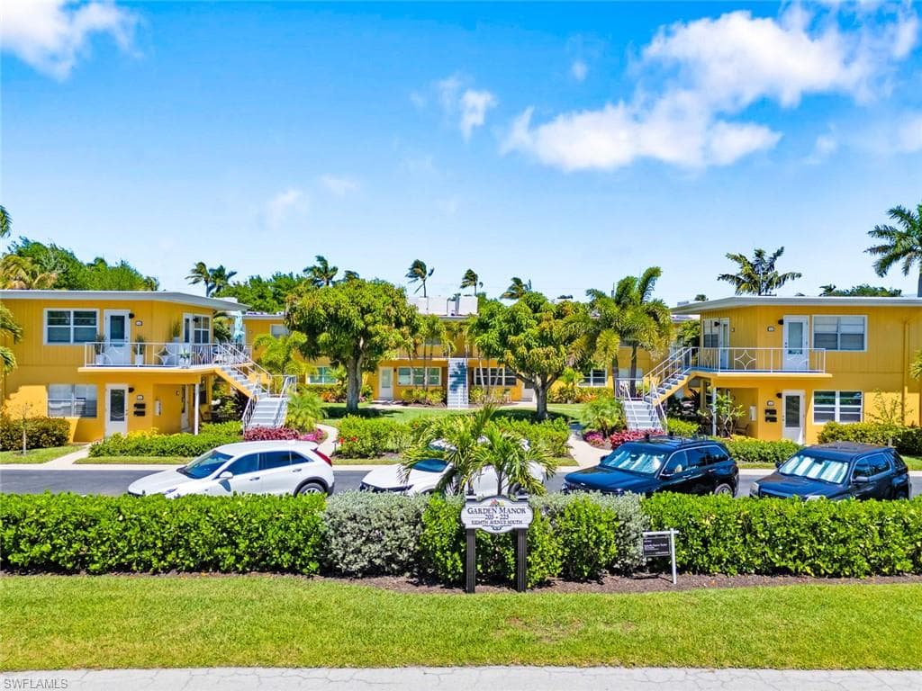 221 8th AVE S 221B-22
