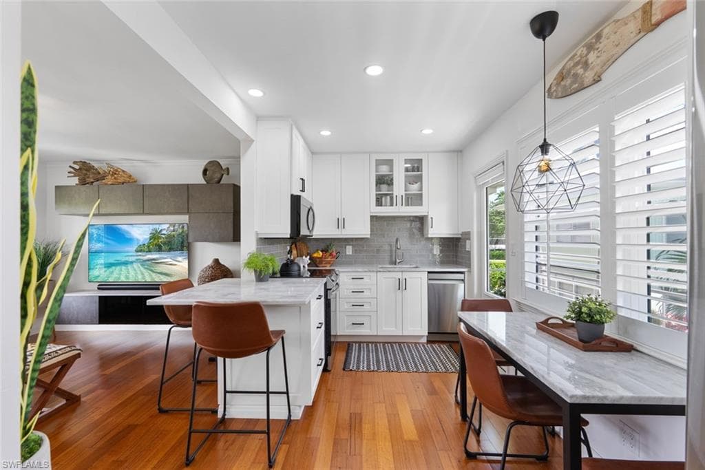 221 8th AVE S 221B-5