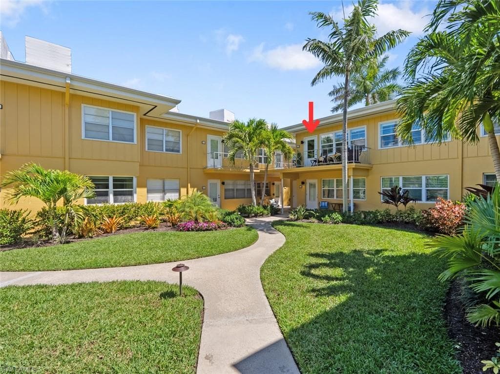221 8th AVE S 221B-18