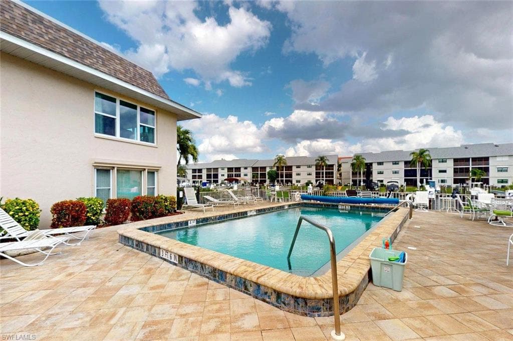 4229 SE 19th PL 2E-31