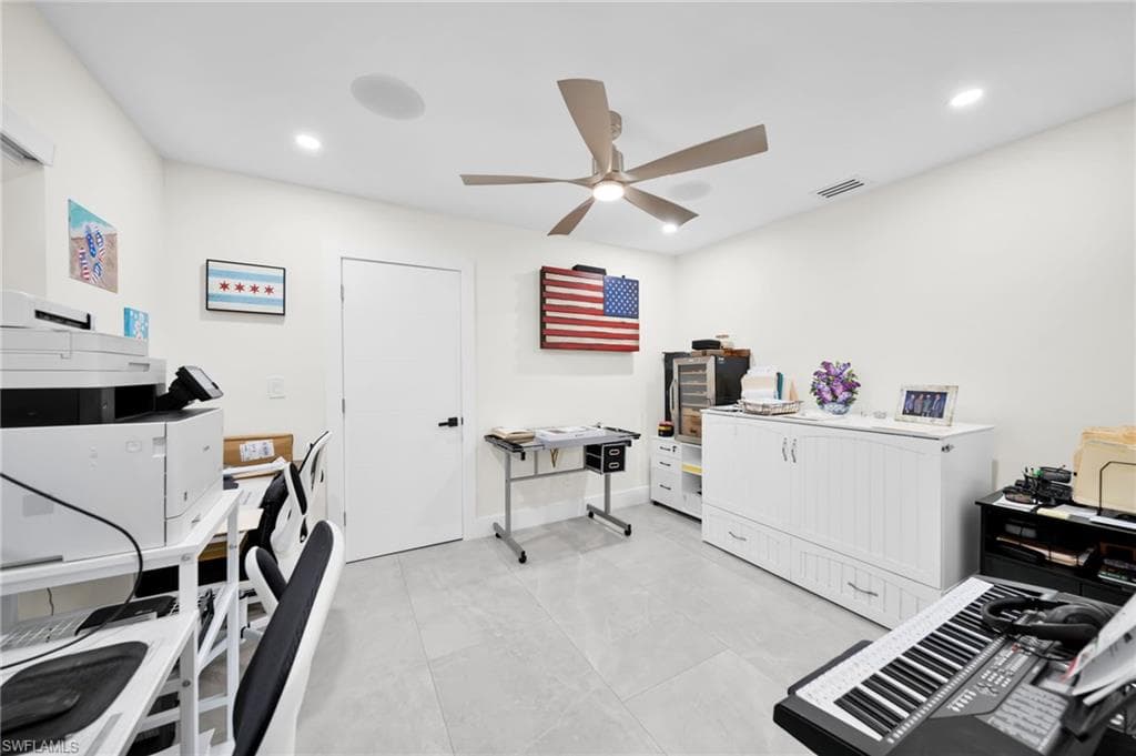 1574 Ricardo AVE-20
