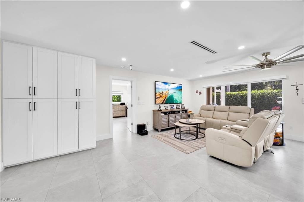 1574 Ricardo AVE-30
