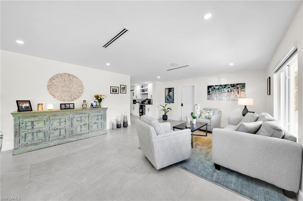 1574 Ricardo AVE-11
