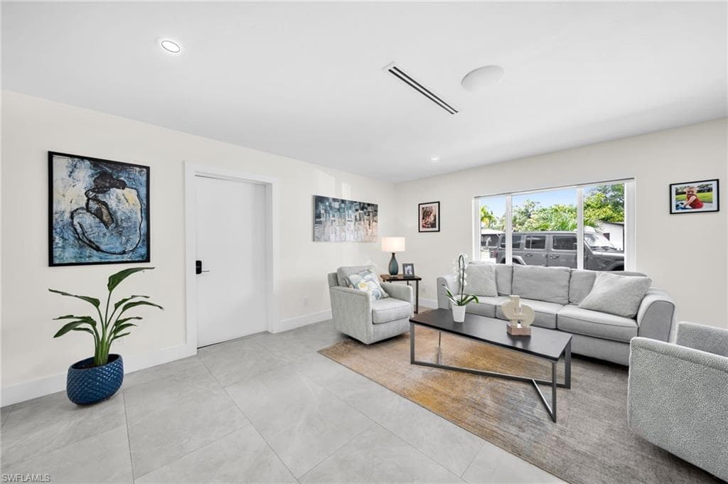 1574 Ricardo AVE-8