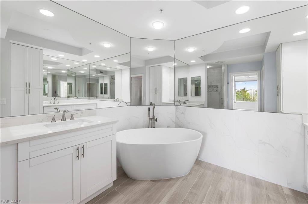 425 Cove Tower DR 403-17