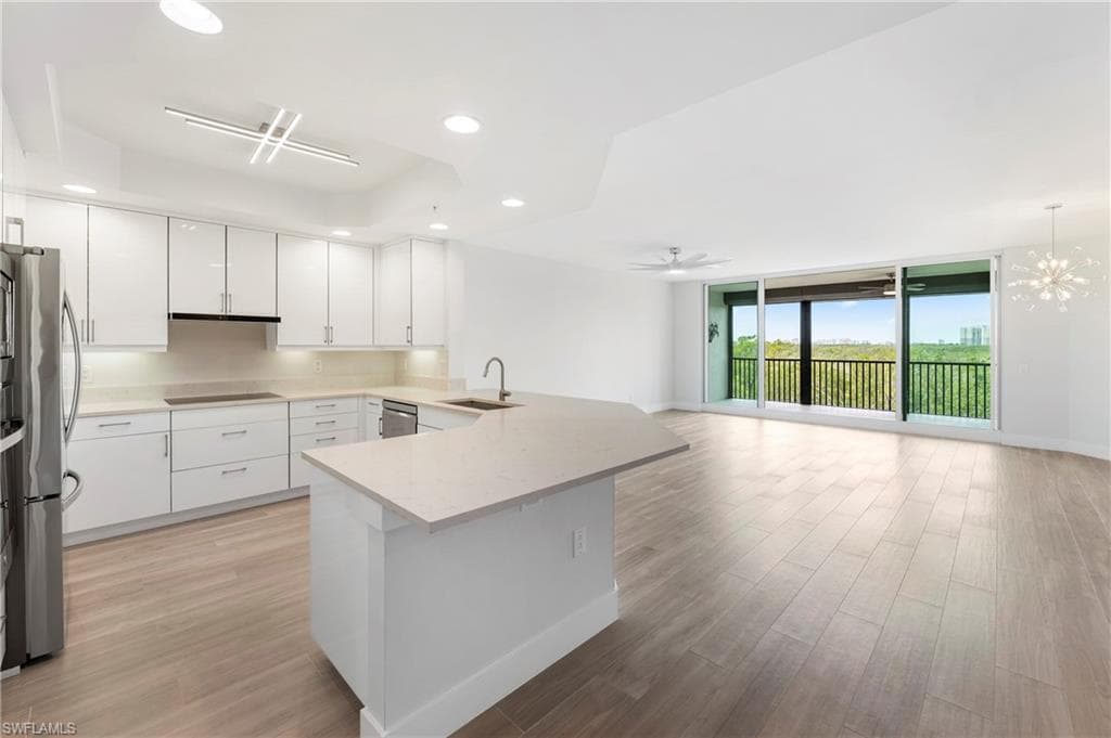 425 Cove Tower DR 403-1