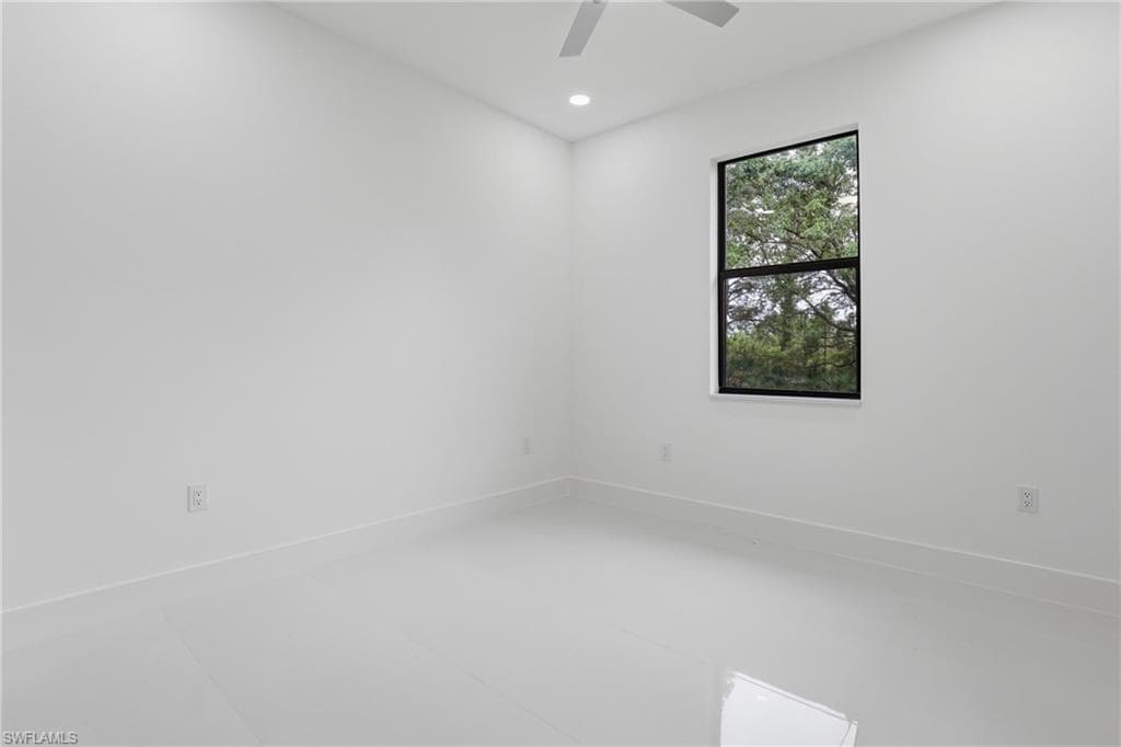 669 Windermere DR-23