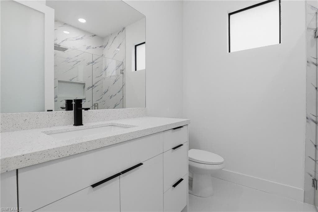 669 Windermere DR-27
