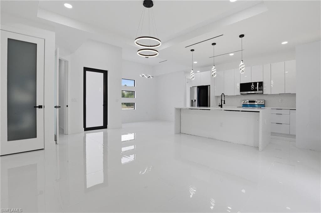 669 Windermere DR-17