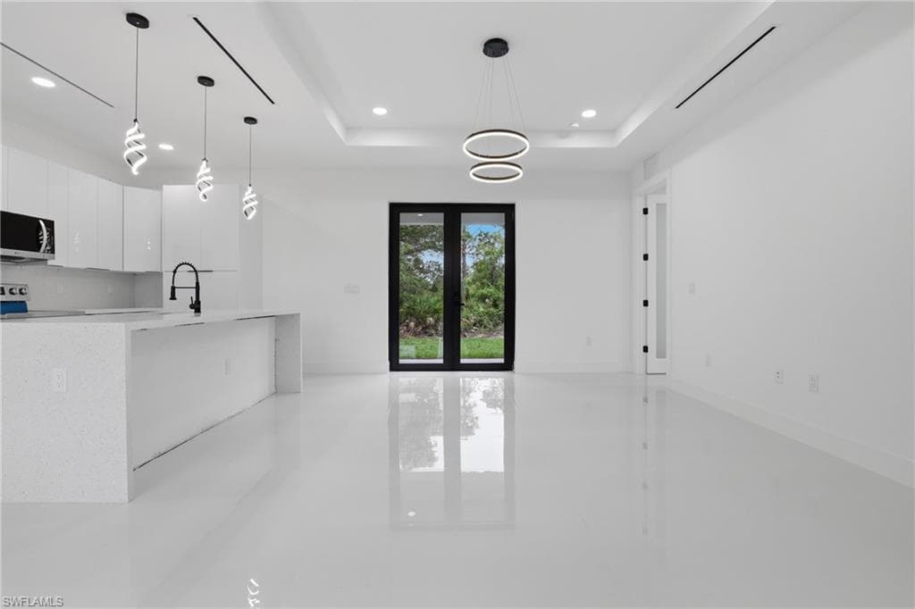669 Windermere DR-16