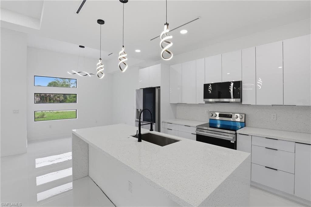 669 Windermere DR-12