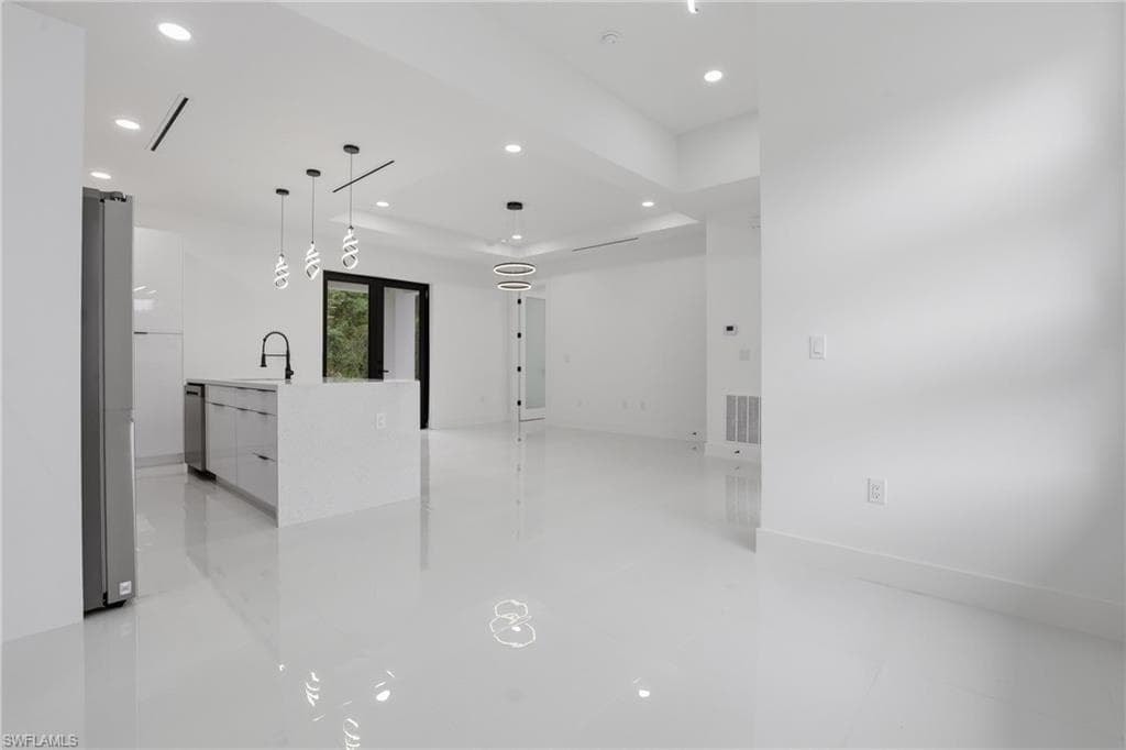 669 Windermere DR-5