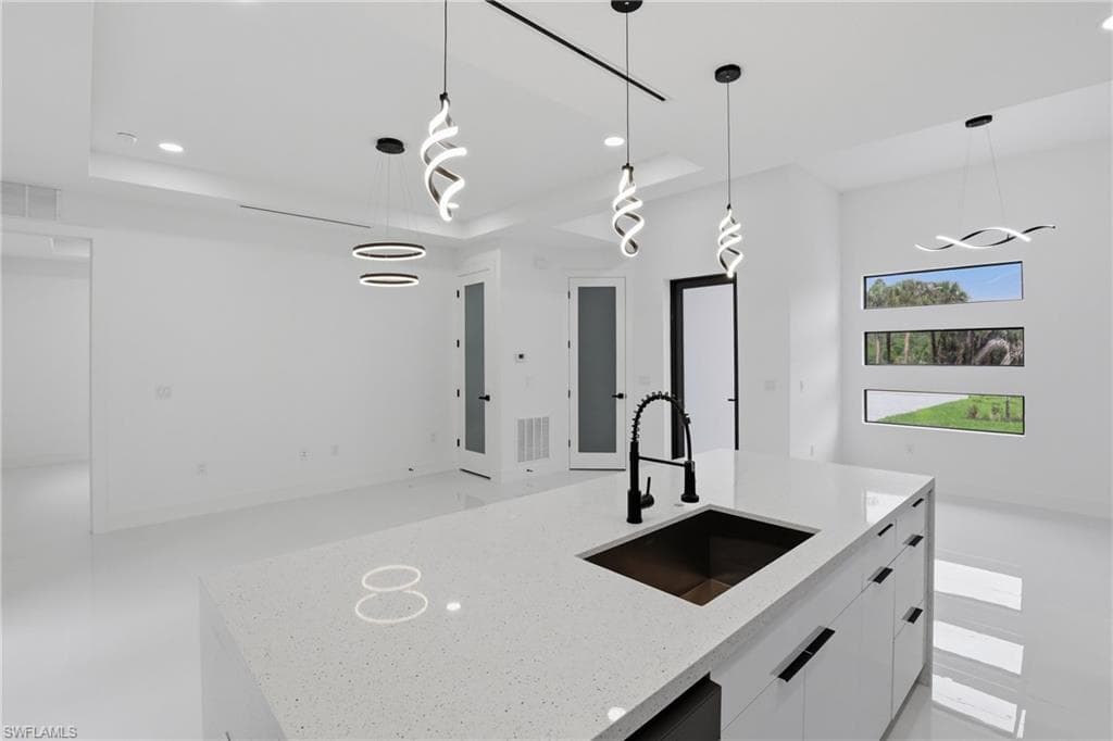 669 Windermere DR-10