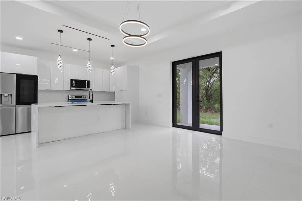 669 Windermere DR-14