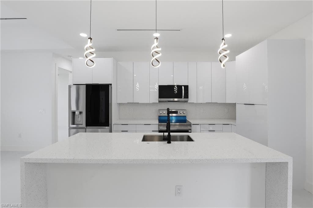 669 Windermere DR-8