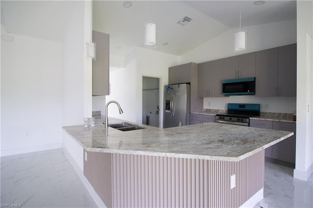 118 Parish DR-6