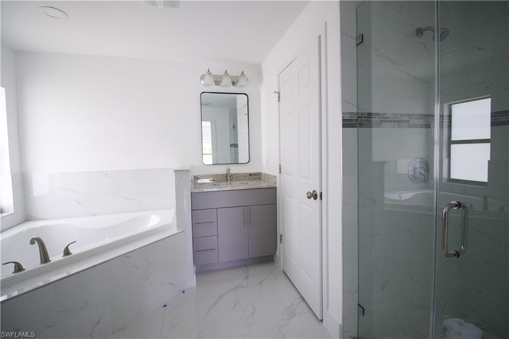 118 Parish DR-16