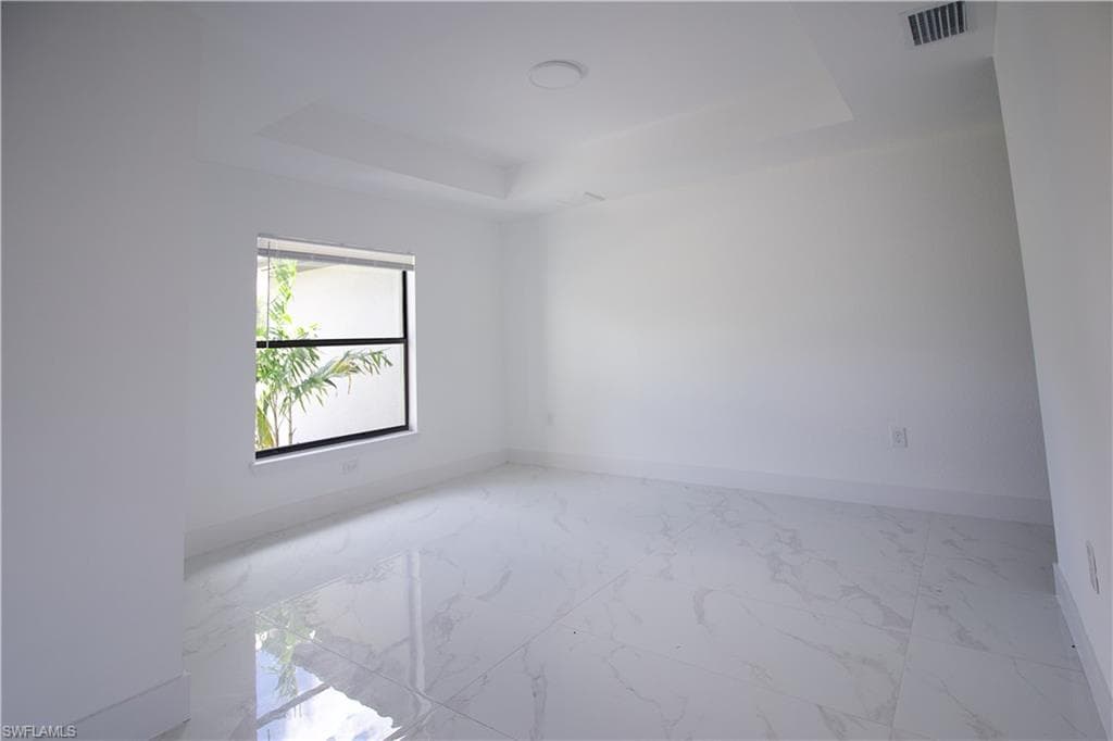 118 Parish DR-12