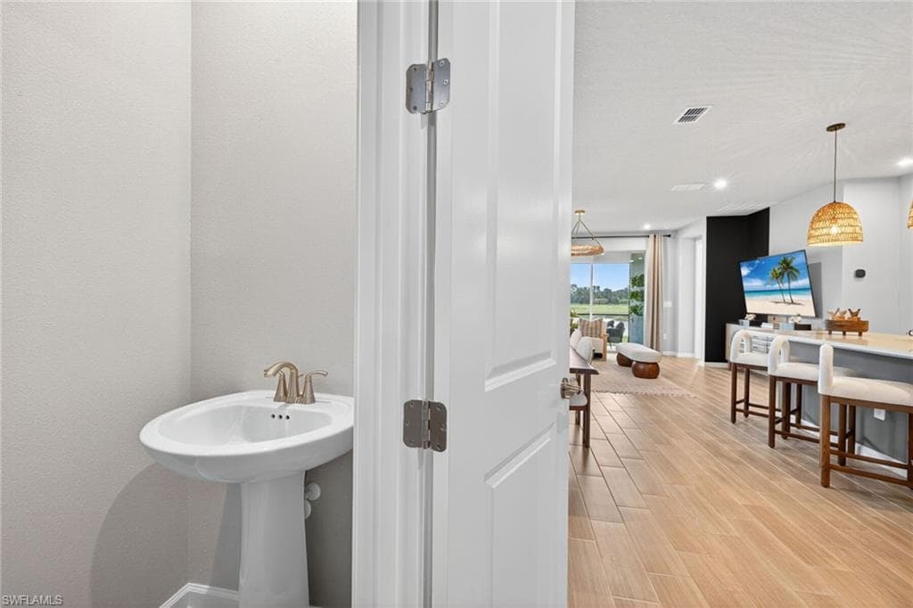 1541 Panoramic Vista AVE-8