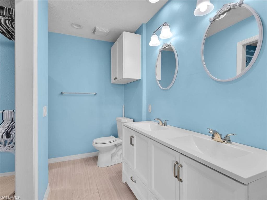 1494 Trafalgar LN C-16