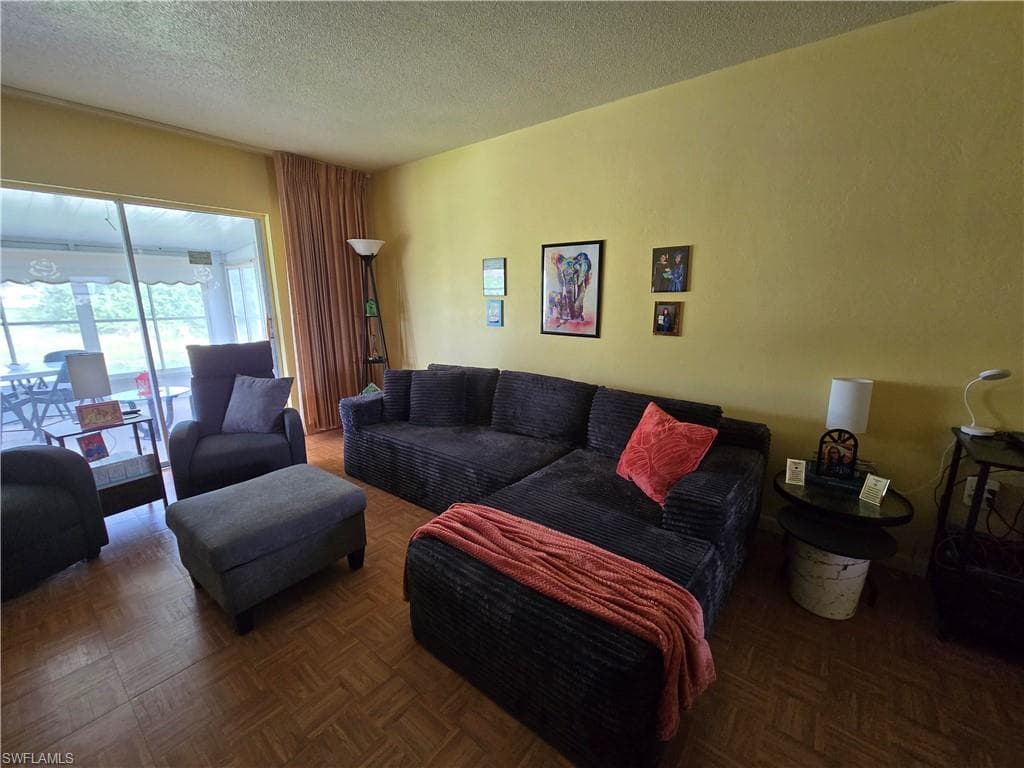 634 Joel BLVD-7