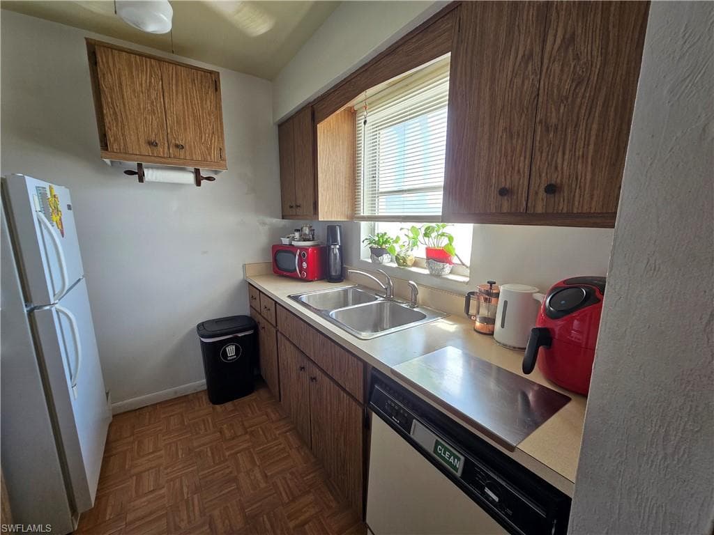 634 Joel BLVD-10