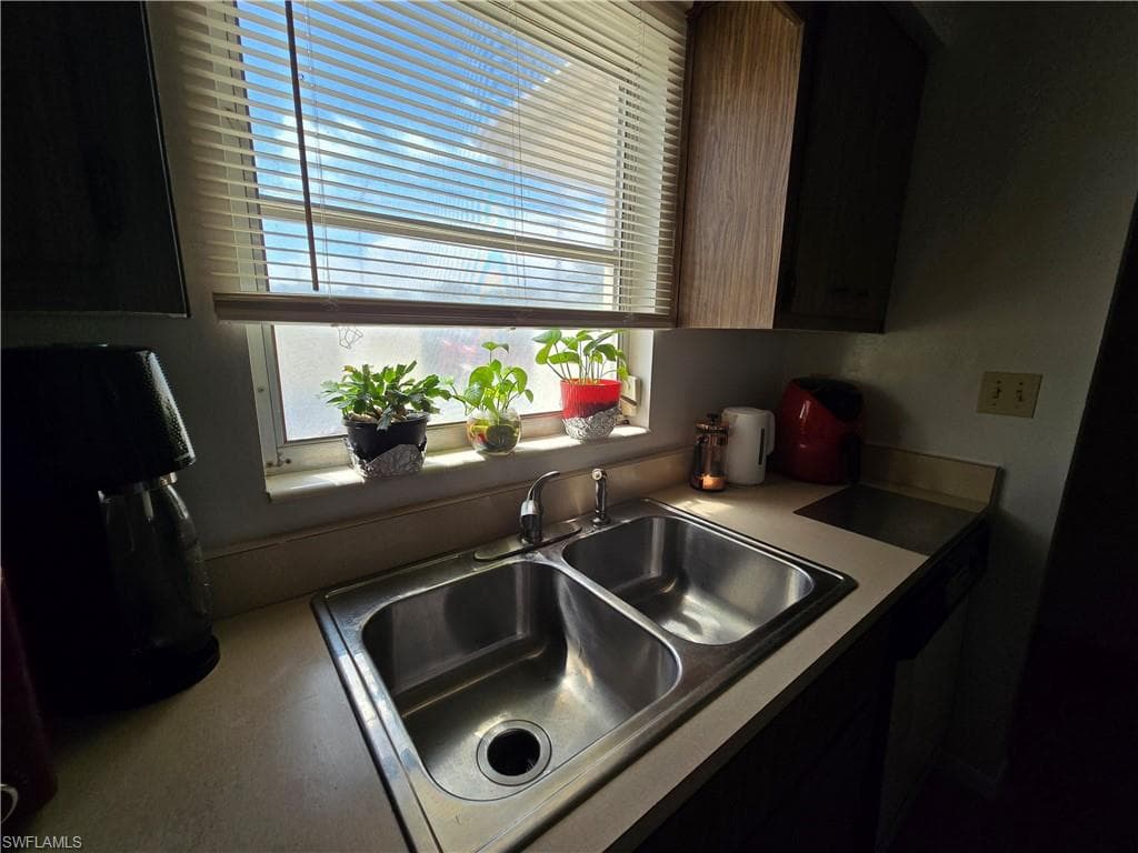 634 Joel BLVD-11