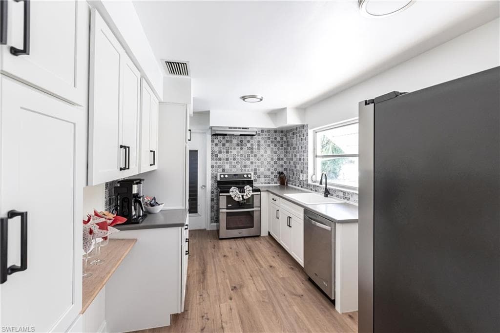 1437 Vendome CT-5