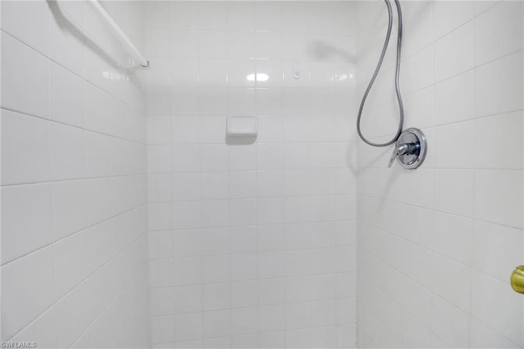 4635 Bayshore DR P4-15