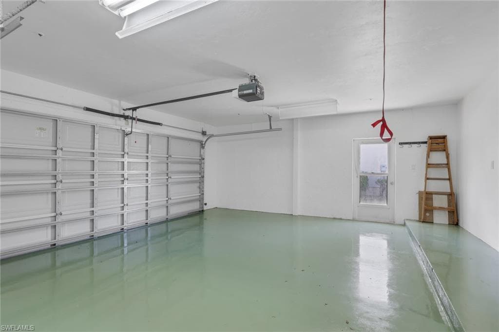 219 Monterey DR-26